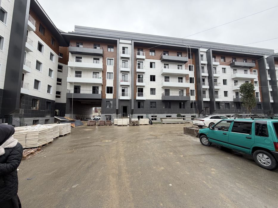 Эко сити 5 этаж 3 х ком 130м2 с балконом срочно продаётся