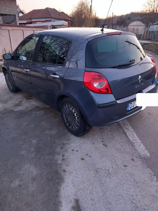Renault Clio 3,1.6 16v benzină. Masina personala de 3 ani