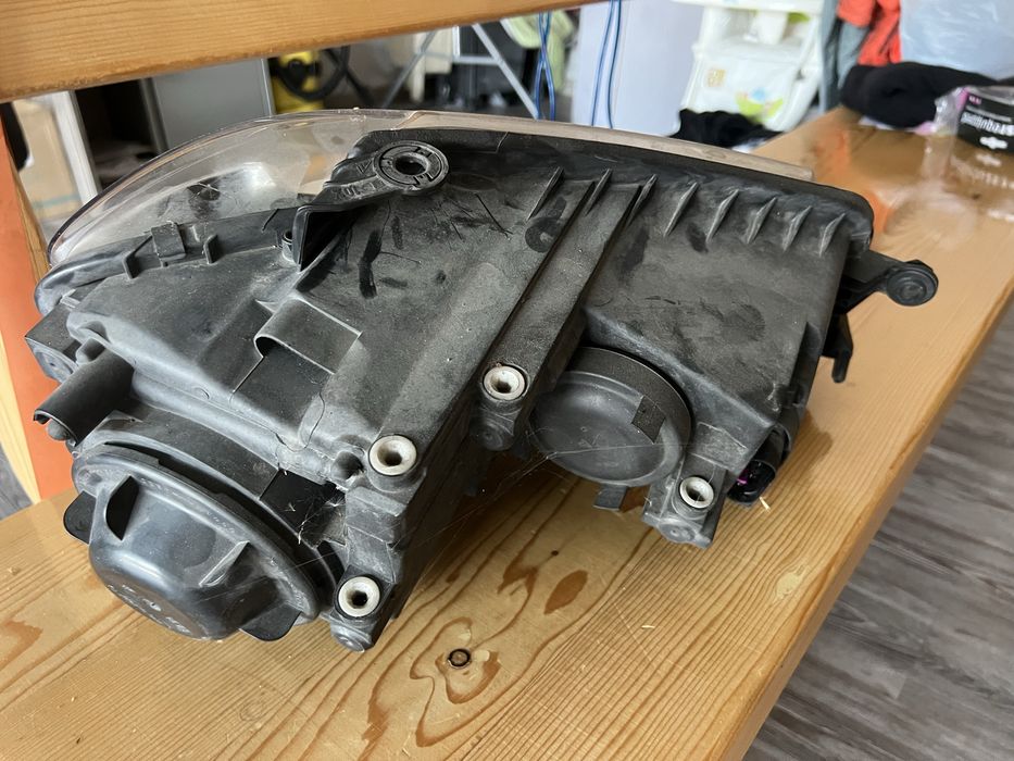 Ляв фар VW Touaran 2008г