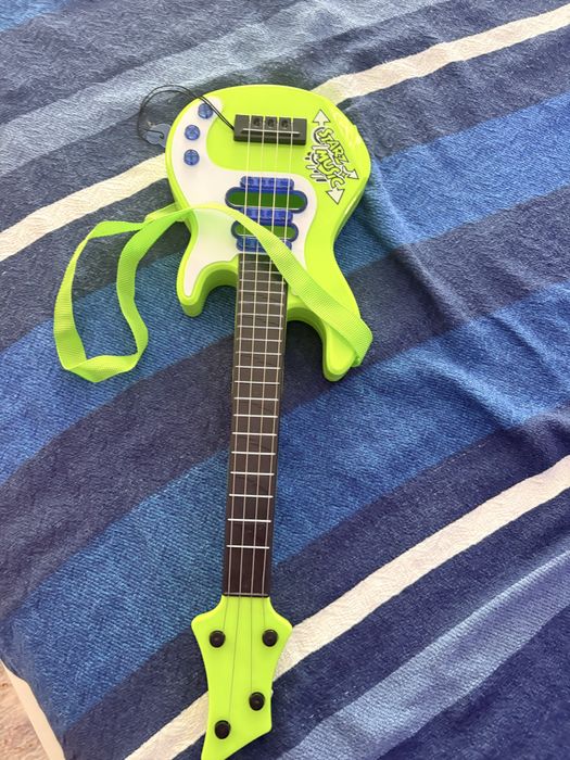 Различни видове детски играчки……