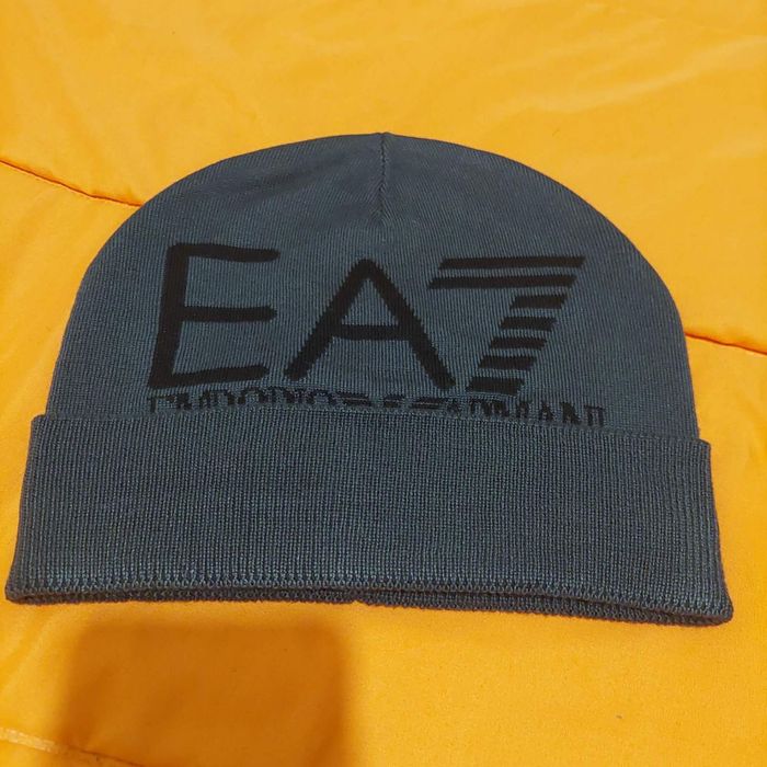 Шапка  Emporio Armani /EA7