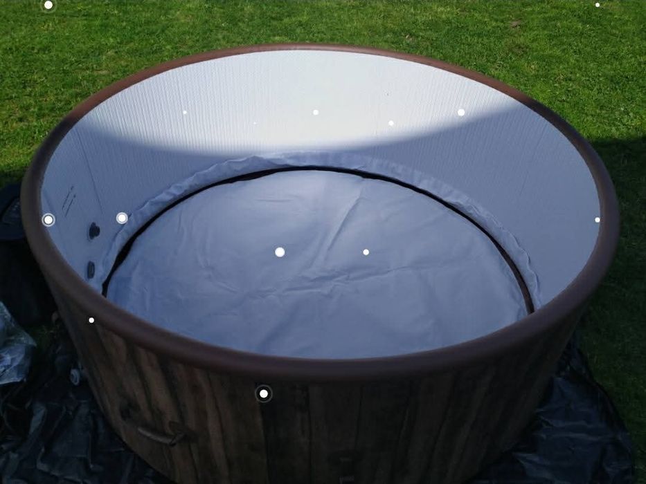 Jacuzii de 8 persone cu incalzire si bule