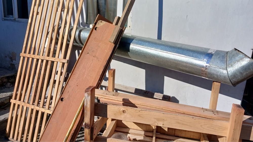 Бу вытяжка с трубой , есть моторчик