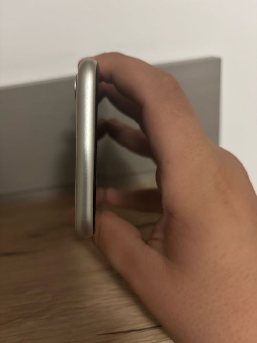 Vand iphone 11 Cu Husa Mobilfox
