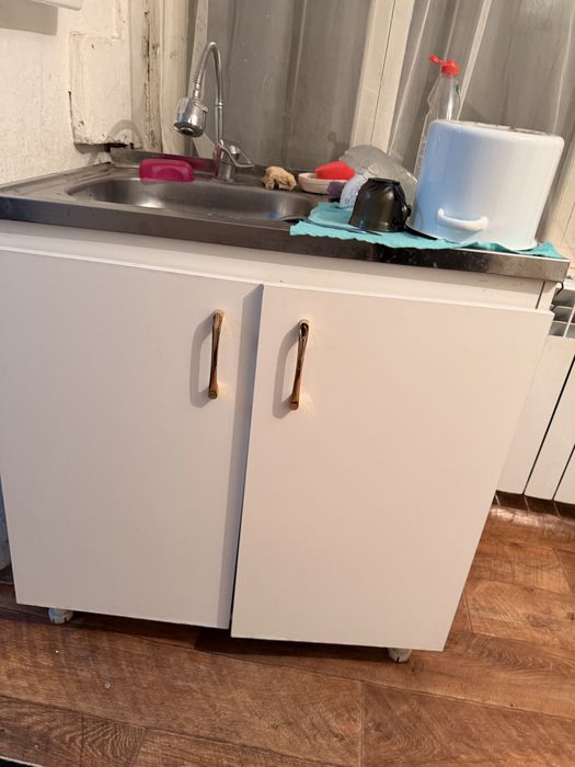 Холодильник,шкаф для раковины