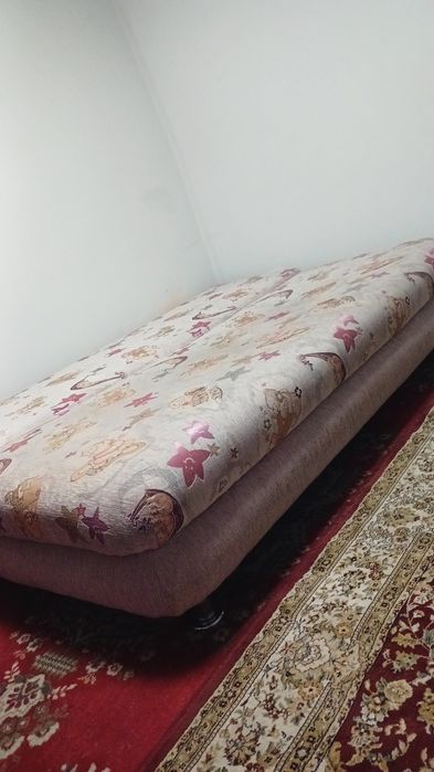 Продам диван для девочки срочно