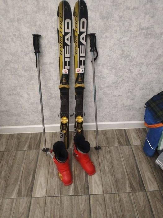 Лыжи и ботинки, горнолыжный