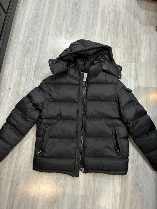 Черно яке Moncler