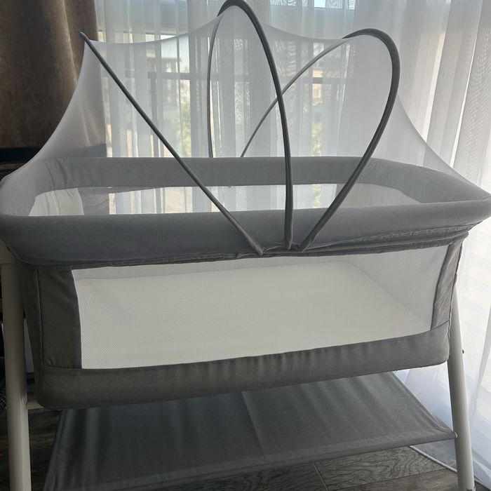 Бебешка кошара с подарък музикална въртележка