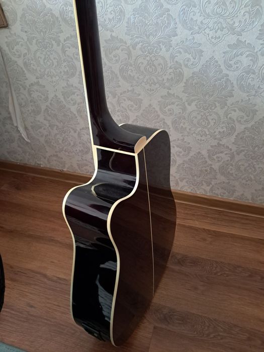 Продам гитару акустиескую