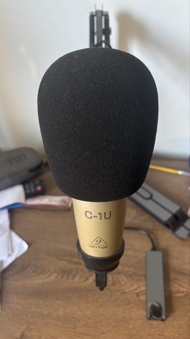 behringer C-1U cu pop filter