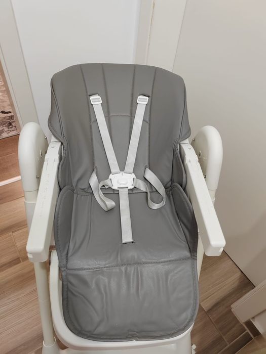 Scaun de masa  cu spătar și tăviță,