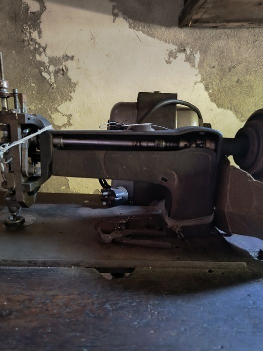 Masina de brodat manuala raspete mortuare