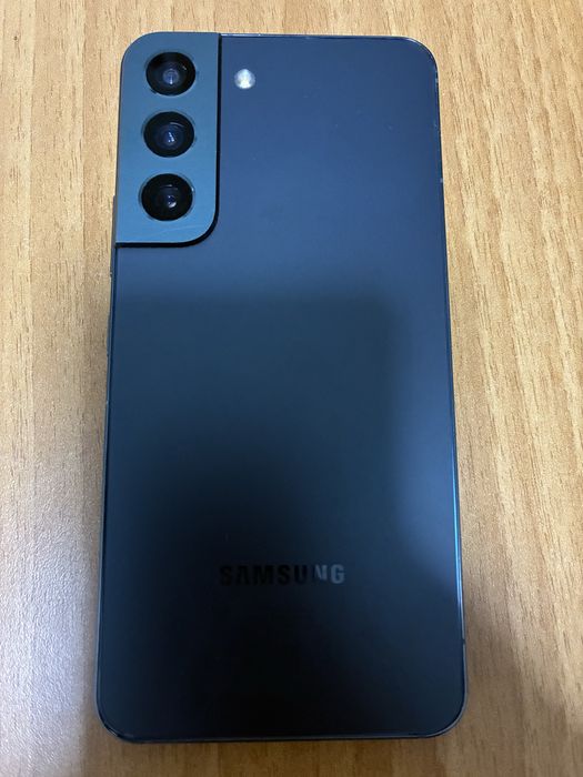 Samsung s22.