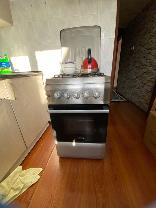 Продам газовую плиту