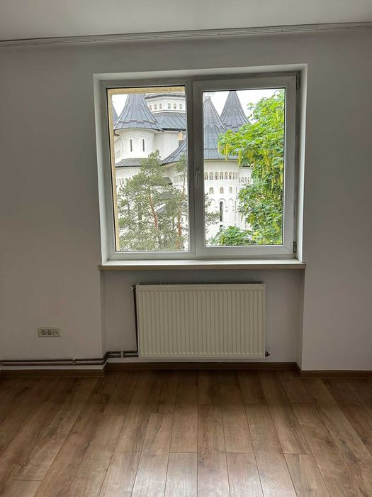 Vindem apartament pe strada Marly