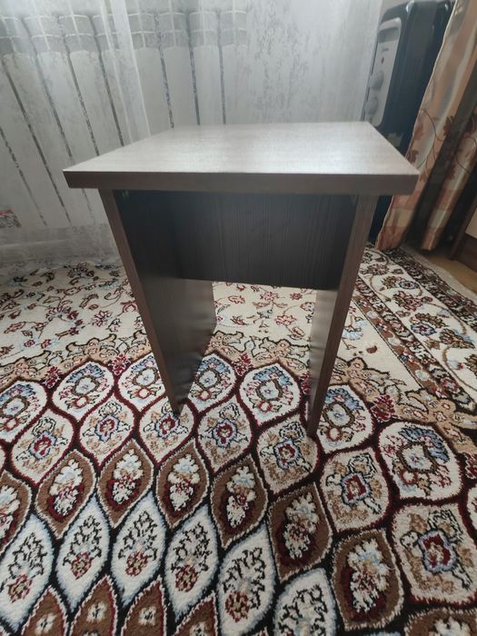 Продам стол и 4 стула