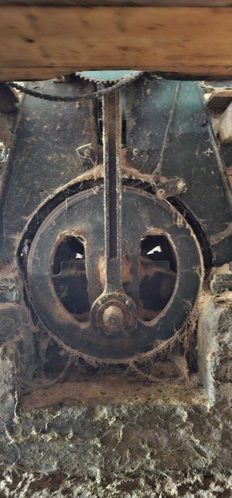 Gater vertical cu motor si carucioare
