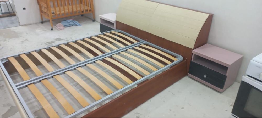 Двуспальняя кровать