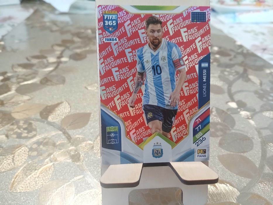 Продавам Футболни карти