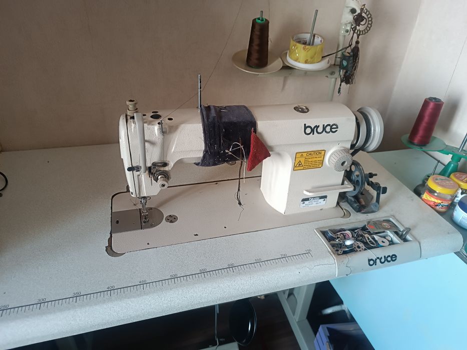 Тикув машинаси туґи чок 2500холати яхши узим ишлатганман пул зарурлиги