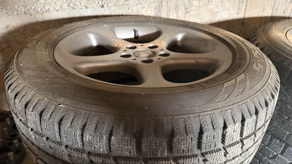 Диск с шинами.