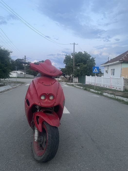Malaguti f15,cititi descrierea