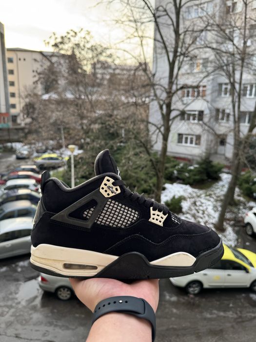 Air Jordan 4 Retro White Thunder