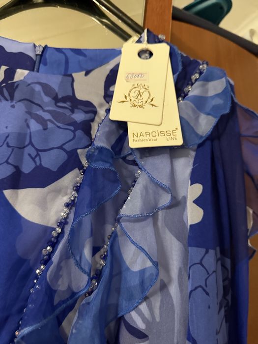 Әдемі көйлек сатылды.