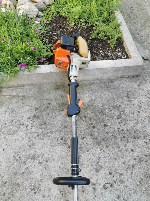 Продавам телескопичен бензинов храсторез STIHL HL 75