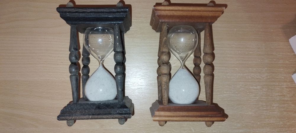 Плюшени играчки, пясъчен часовник, порцеланови гипсови фигурки, чаши