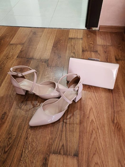 Обувки и чанта..