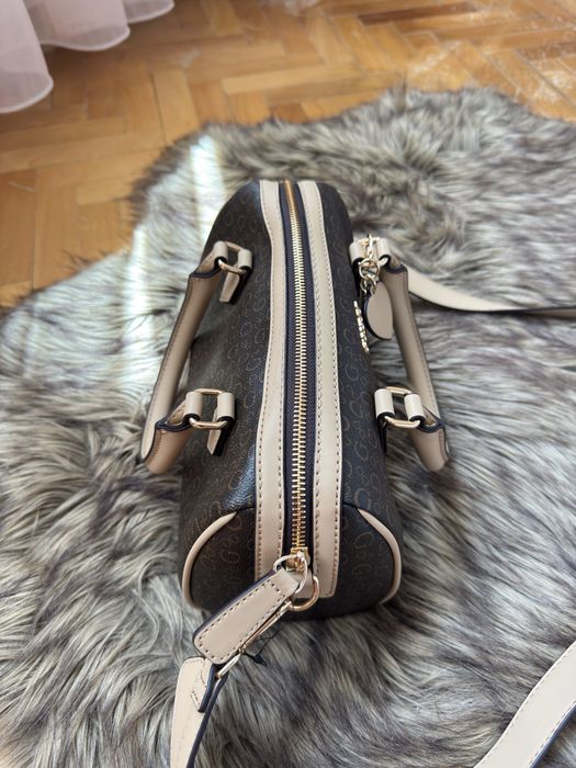 Дамска чанта Guess