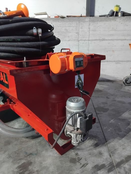 Pompa de tencuit! MONDIAL 220