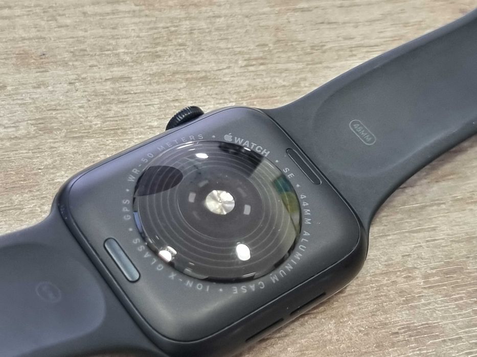 Apple watch SE 2 gen.  92% батерия