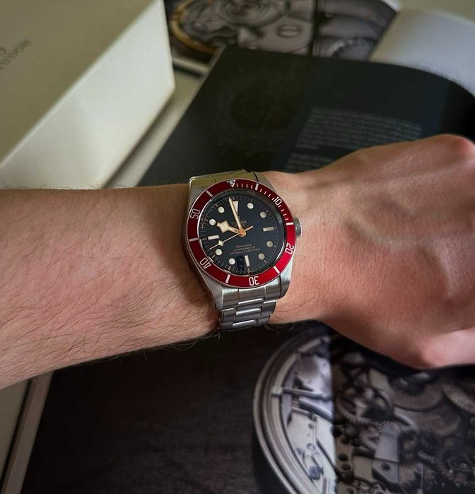 Часы Tudor Black Bay Burgundy Red Bezel, 41 mm