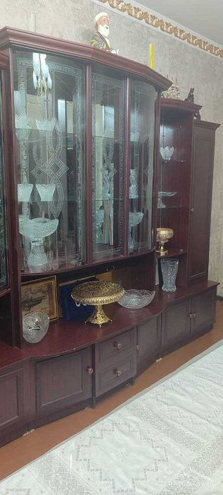 Продается сервант (стенка) (Б/у)