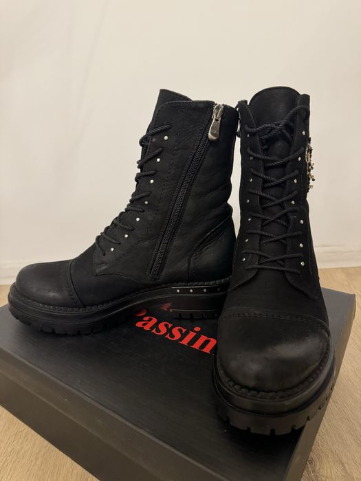Ghete piele naturala Flavia Passsini
