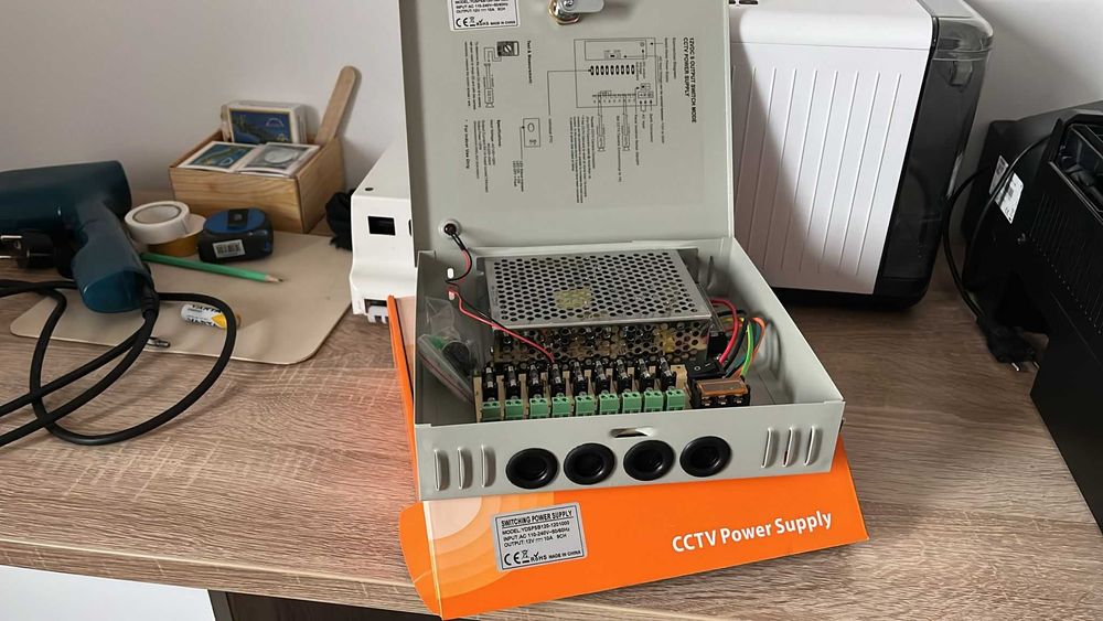 HIKVISION Camere supraveghere si surse