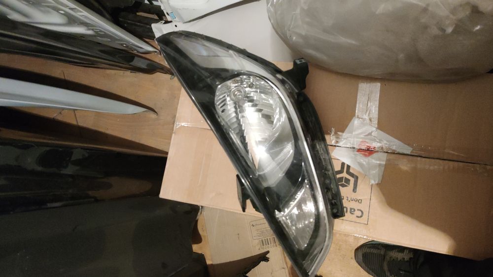 Фара передняя левая на Хендай Акцент