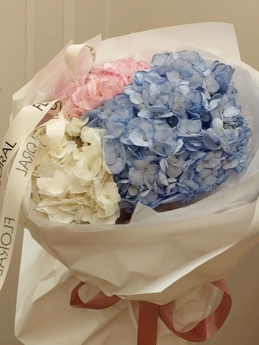 Цветхы б/у очень красивые .