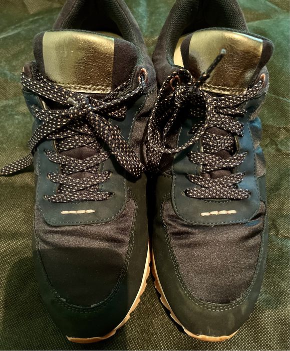 Женские кроссовки