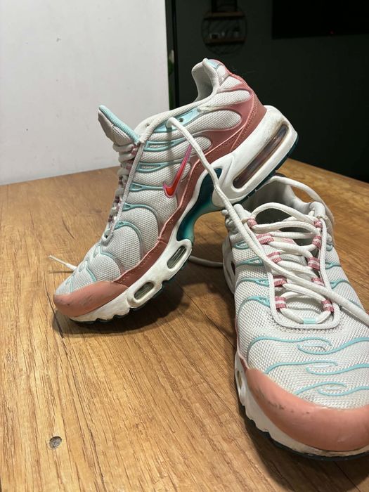 Оригинални Nike TN с нормални следи от употреба