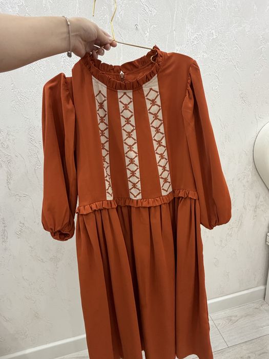 Женская куртка, платья