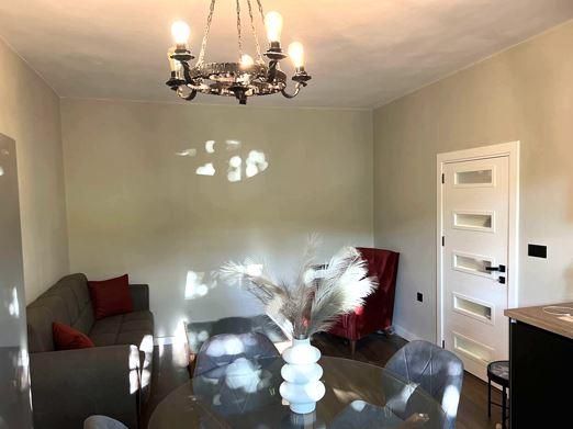 Дава се под наем Тристаен апартамент в Пловдив, Център - 75 кв.м за 650 € - Снимка #2