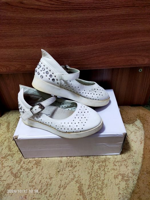 Продам детские туфли