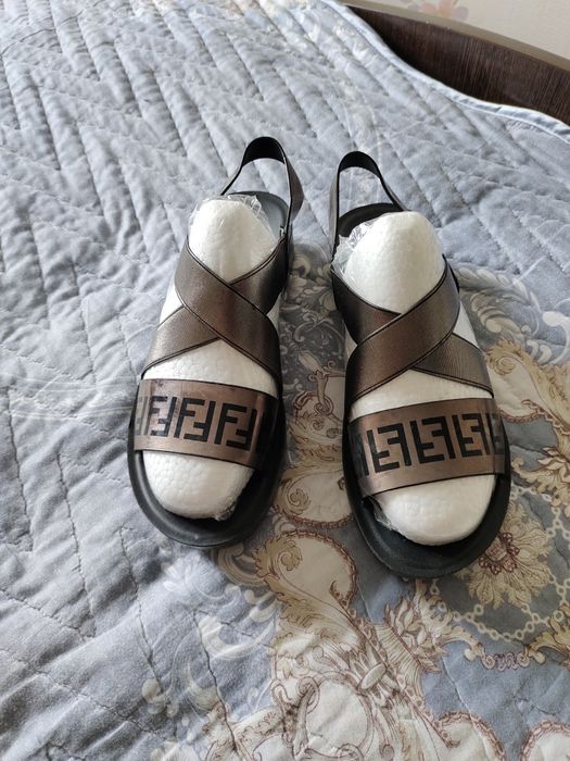 Продам женские босоножки