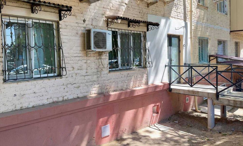 Продается под нежилое 1-комнатная, 1 этаж, первая линия АйТи-парк
