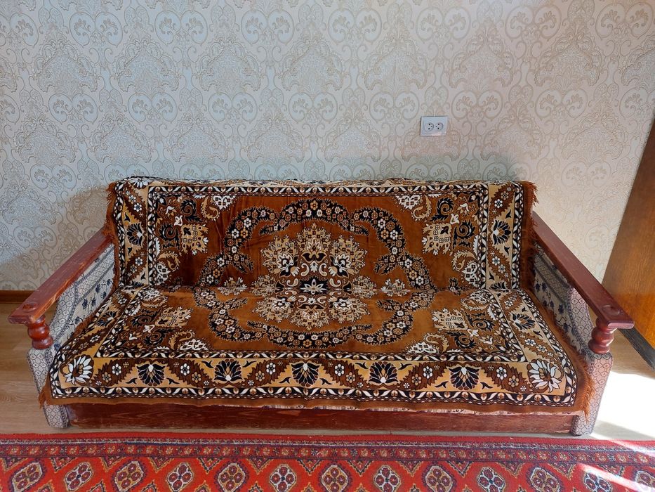 Диван и кресла продаются
