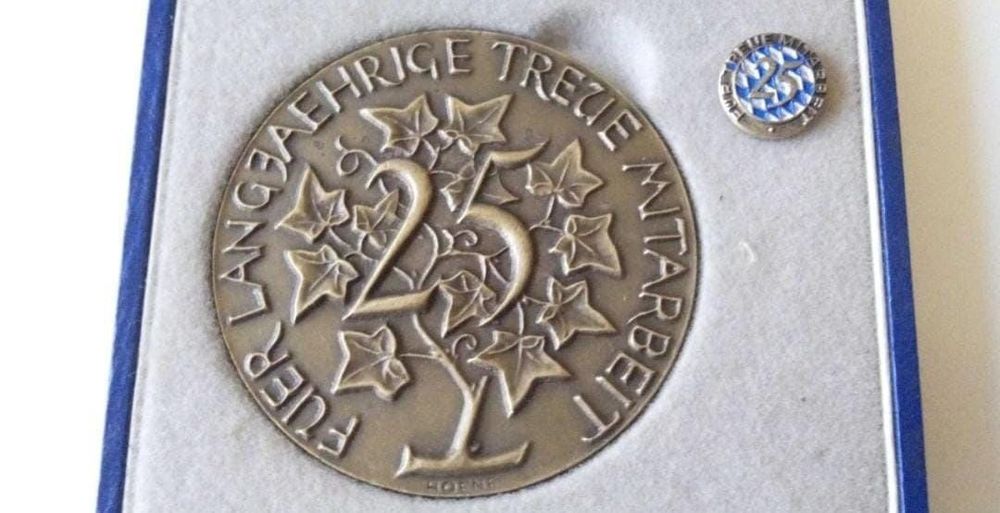 2 insigne/medalii germane din bronz